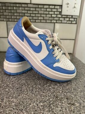 Nike Low-Top Sneakers in White and Light Blue
